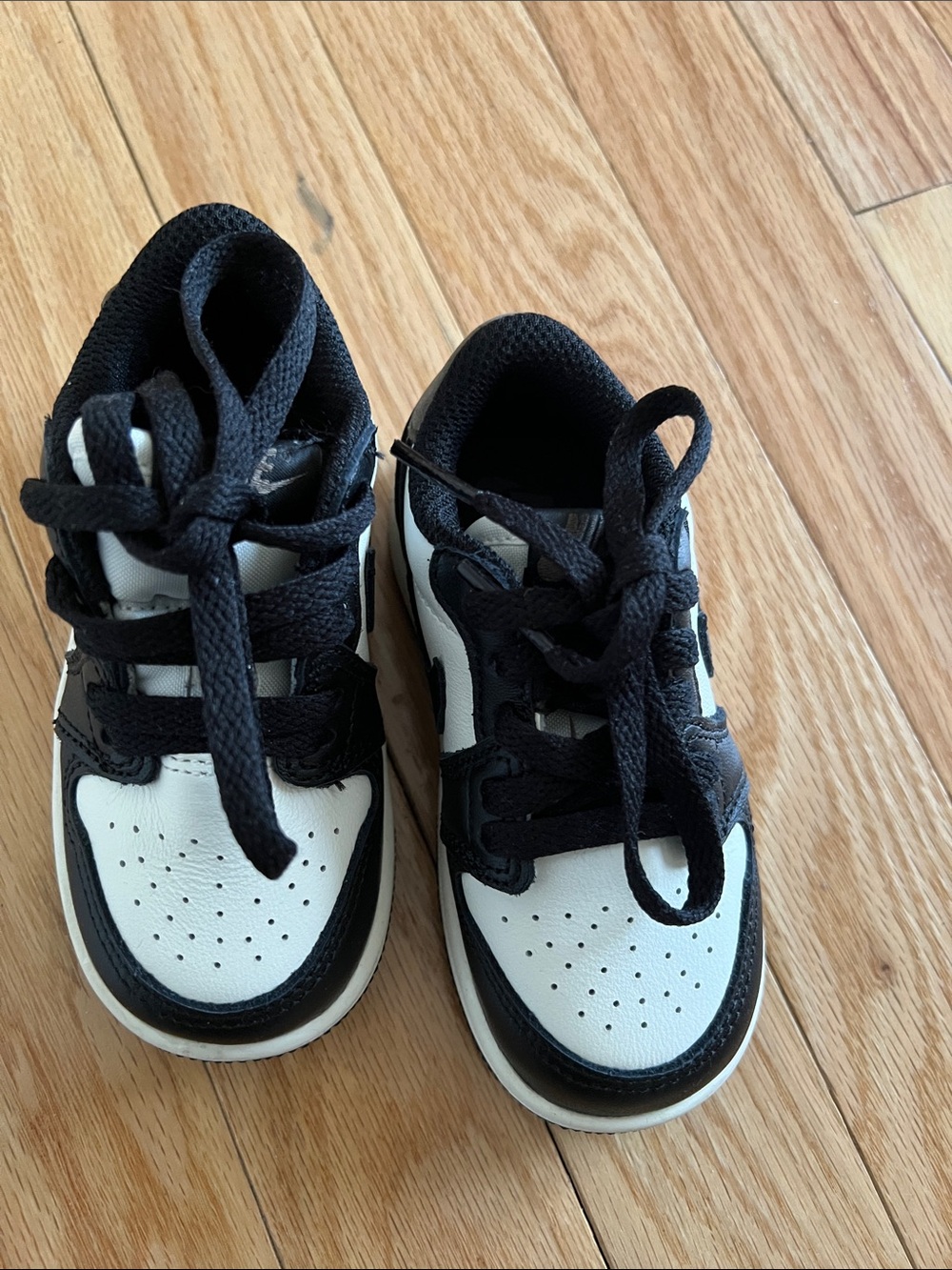 Nike Kids Black and White Low-Top Sneakers toddler boys